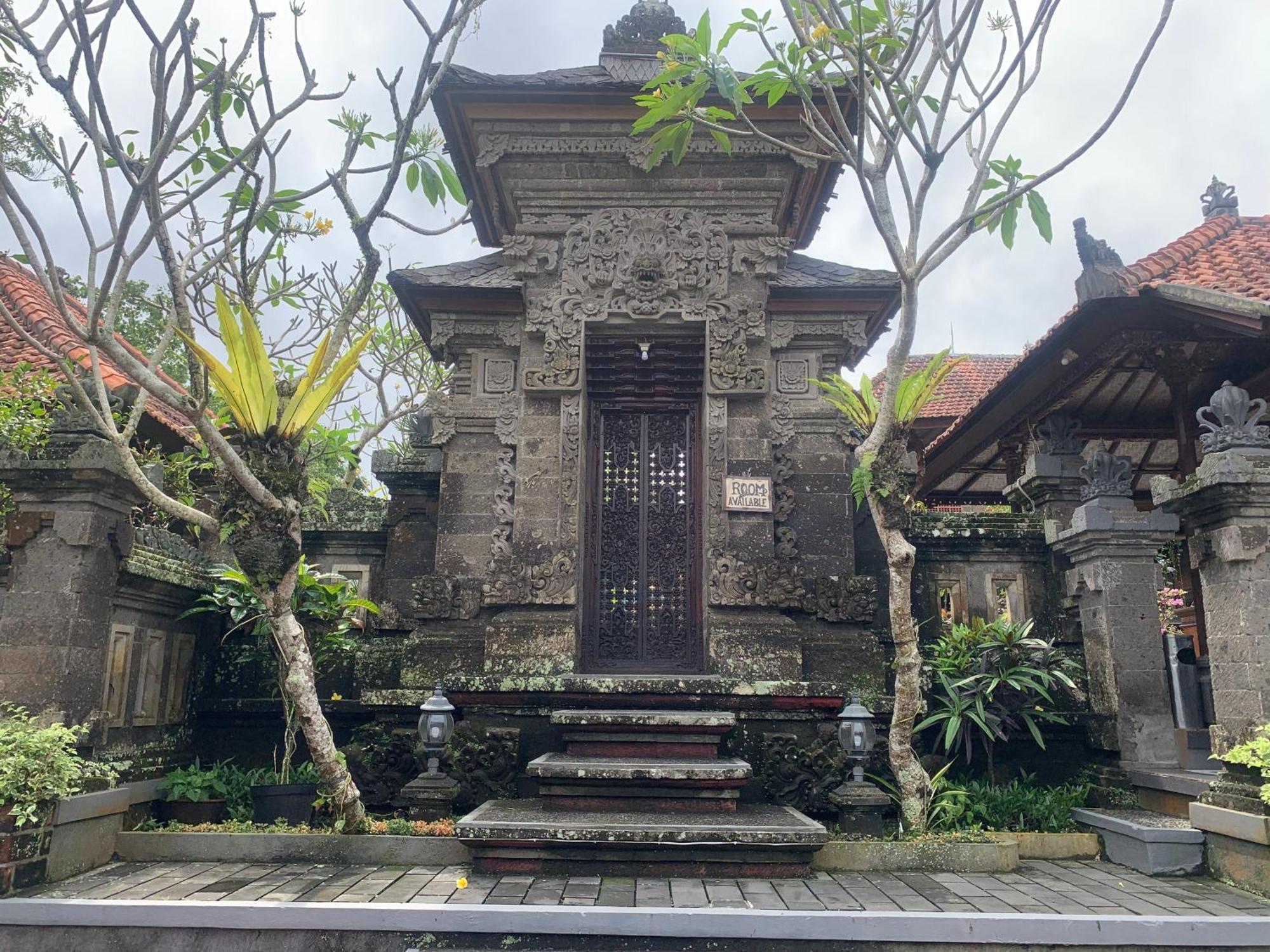 Dewa Bharata Bungalows Ubud Exterior photo